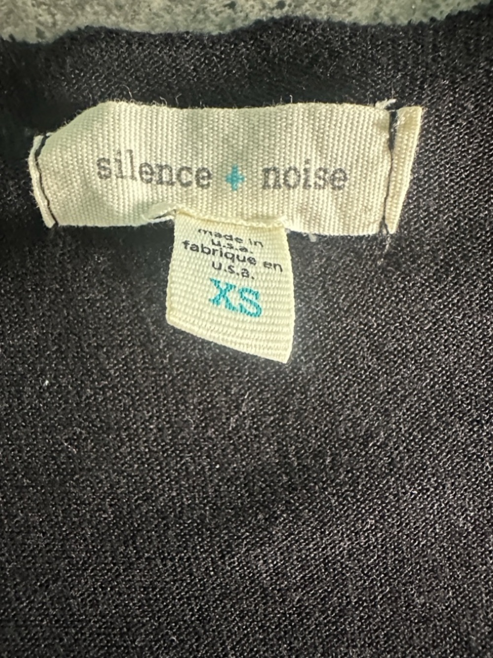 silence + noise Black Twist-Front V-Neck Tank - Picture 4 of 7